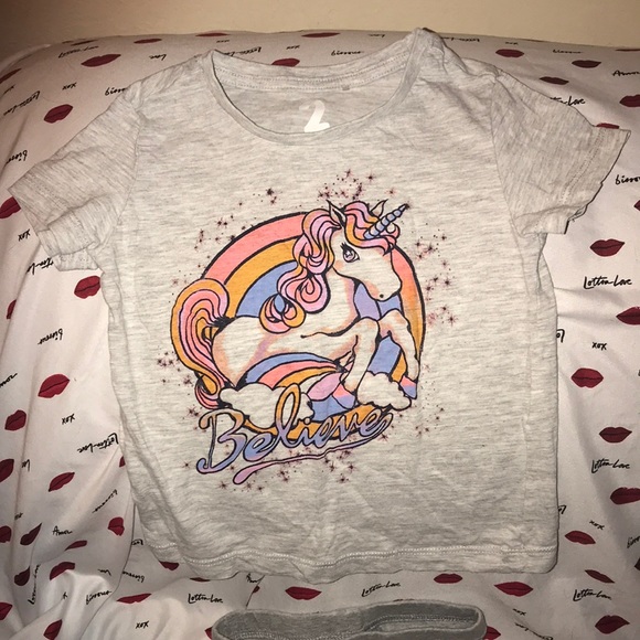 Girls 2T gray bundle shirt & shorts 🦄  & glitter - Picture 3 of 7